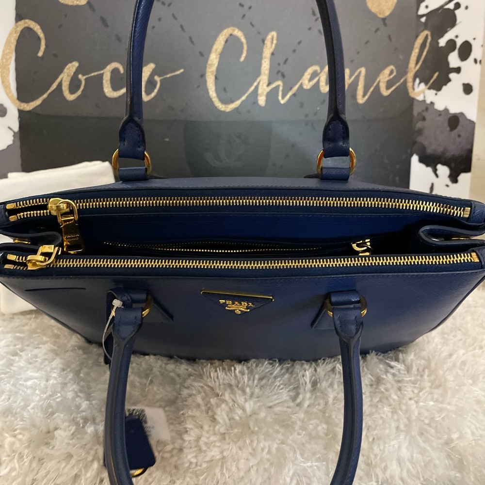 ❌SOLD❌PRADA - Picture 5 of 16